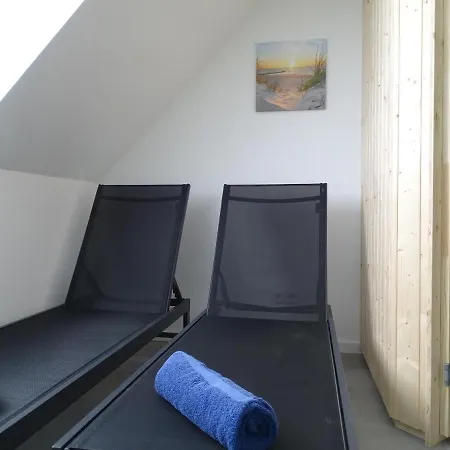 Strandhaus 2b Holiday home Groemitz